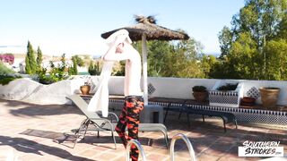 Peeping Taylor (Noah Pierce, Taylor Mason)